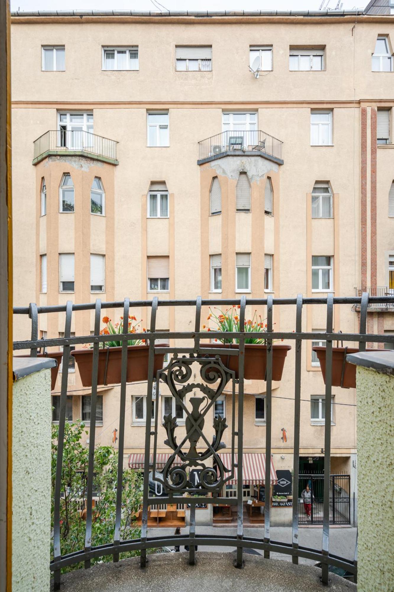 Bpr W21 Retro Home With Balcony Budapest Luaran gambar