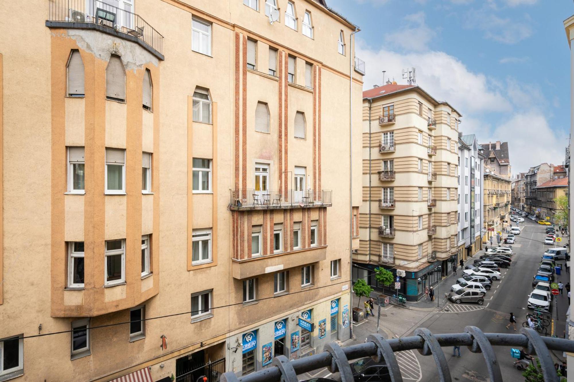 Bpr W21 Retro Home With Balcony Budapest Luaran gambar